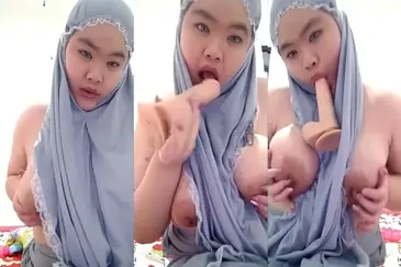 Bokep Indo Panlok Cici Glodok Putih Mulus Nyepong Nungging poster